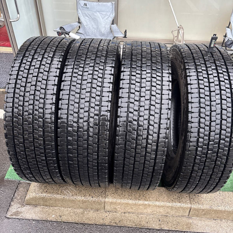 295/80R22.5 地山中古　ブリヂストン　2023年　激安美品　　4本セット：86000円