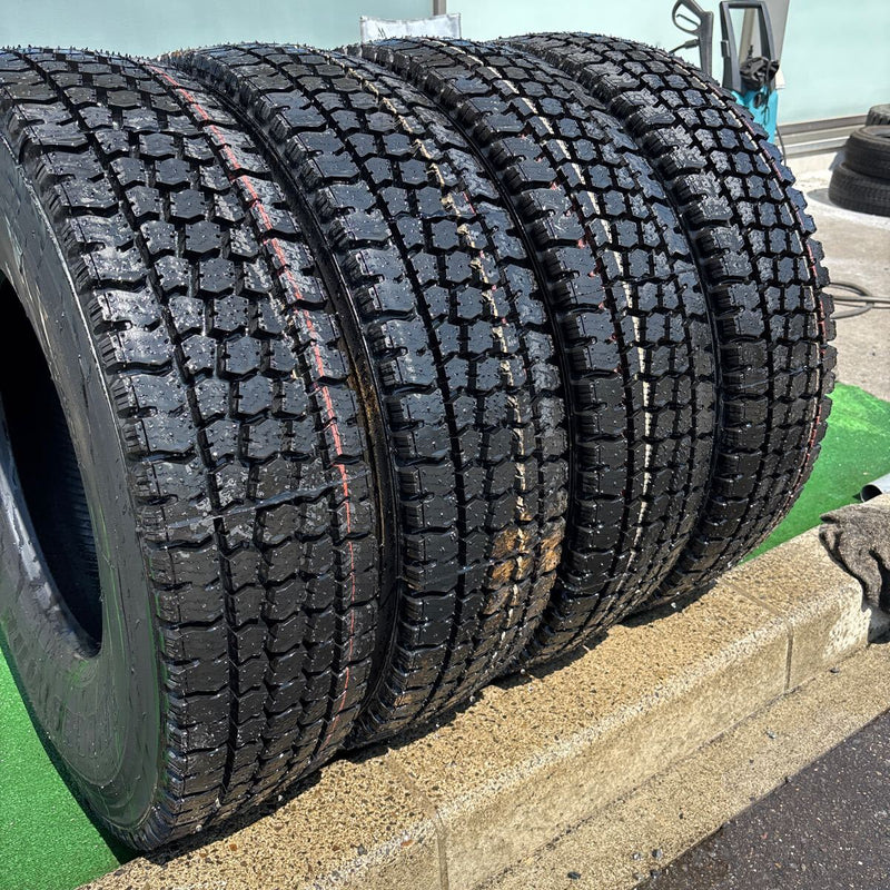 225/90R17.5 再生スタッドレス　2020年　激安美品　　　4本セット：60000円
