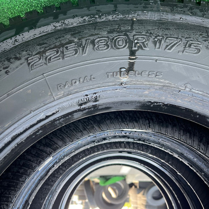 225/80R17.5 再生スタッドレスほぼ新品　M919 4本セット:42,000円