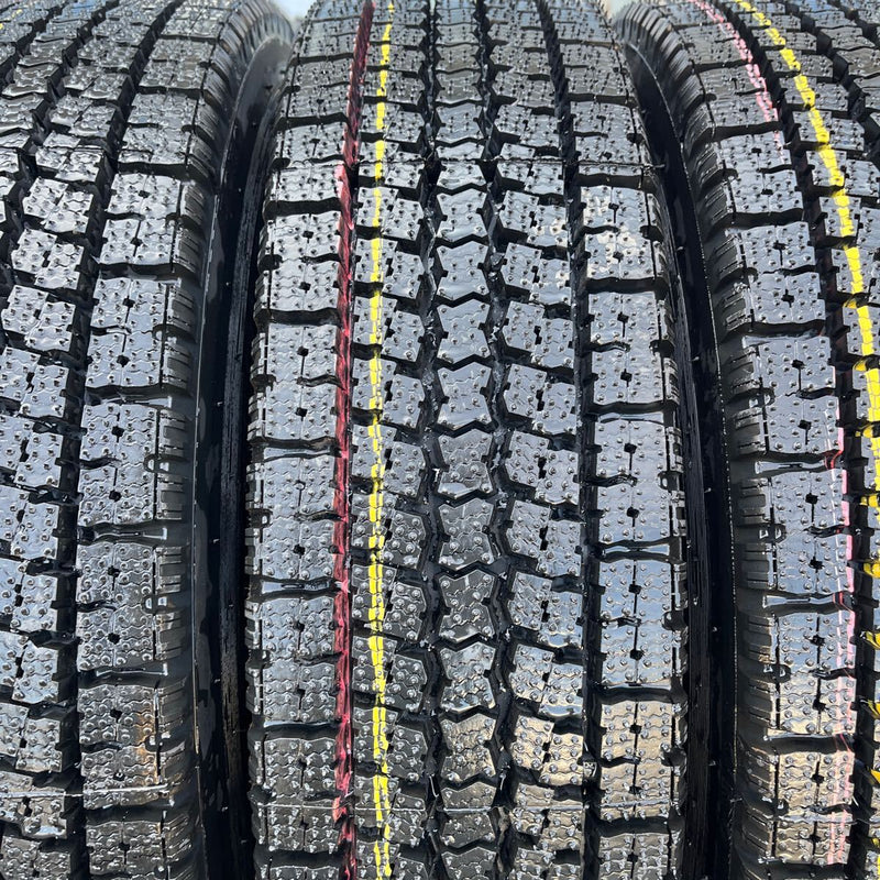225/80R17.5 再生スタッドレスほぼ新品　M919 4本セット:42,000円