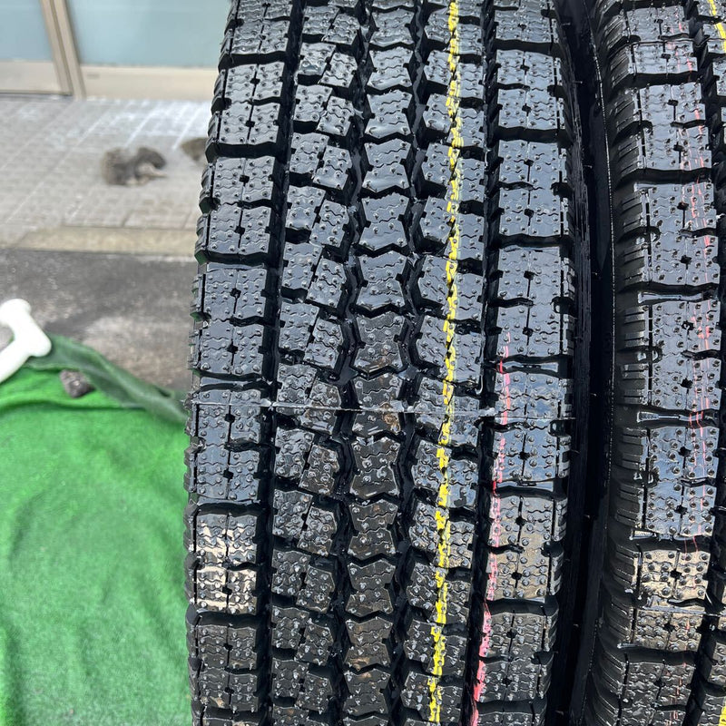 225/80R17.5 再生スタッドレスほぼ新品　M919 4本セット:42,000円