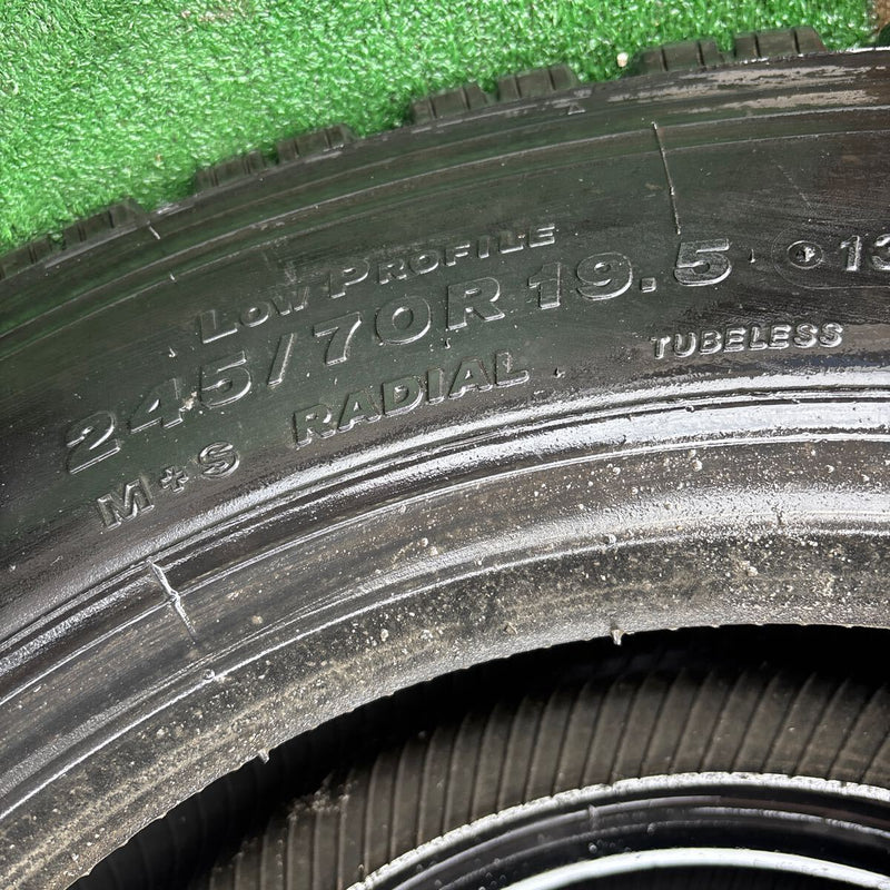 245/70R19.5 BRIDGESTONE. W910. 激安美品　　4本セット：60000円