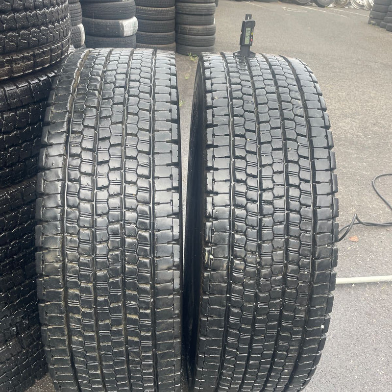 295/80R22.5 地山中古　ブリヂストン　2023年　激安美品　　2本セット：40000円