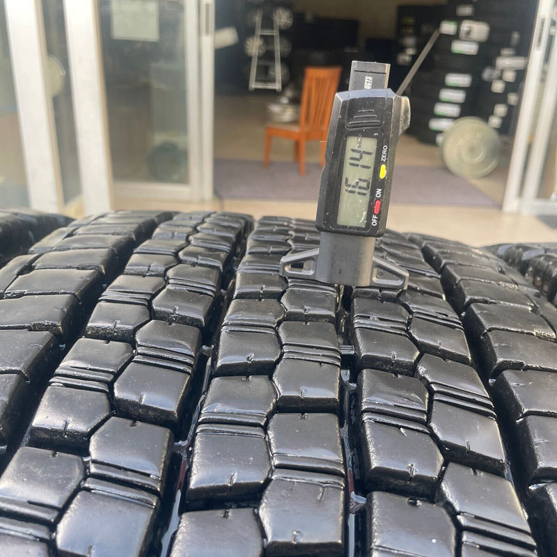 295/80R22.5 地山中古　ブリヂストン　2023年　激安美品　　4本セット：87800円
