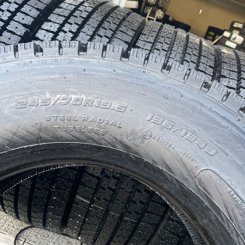 245/70R19.5 再生中古　激安美品　　ほぼ新品　8本セット：100000円