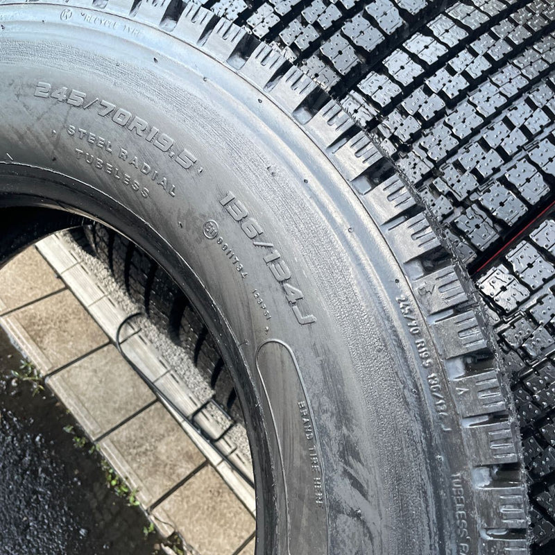 245/70R19.5 再生中古　激安美品　　ほぼ新品　8本セット：100000円