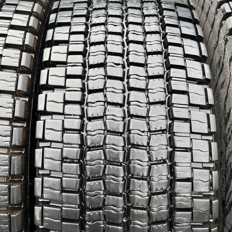 275/80R22.5 再生中古スタッドレス　SP001 激安美品　 4本セット:55,000円
