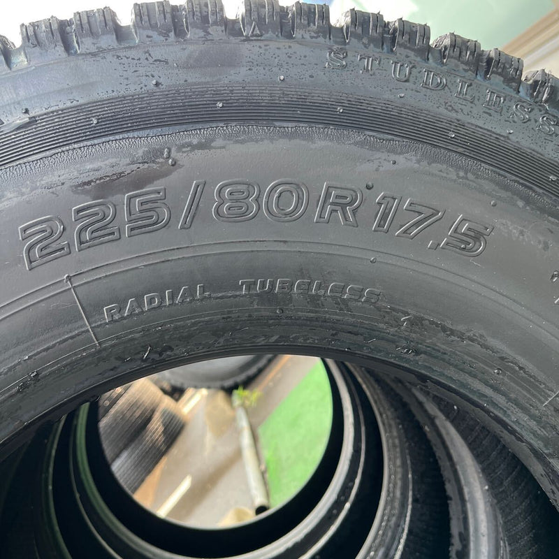 225/80R17.5 再生スタッドレスほぼ新品　M919 激安美品　4本セット:46,000円