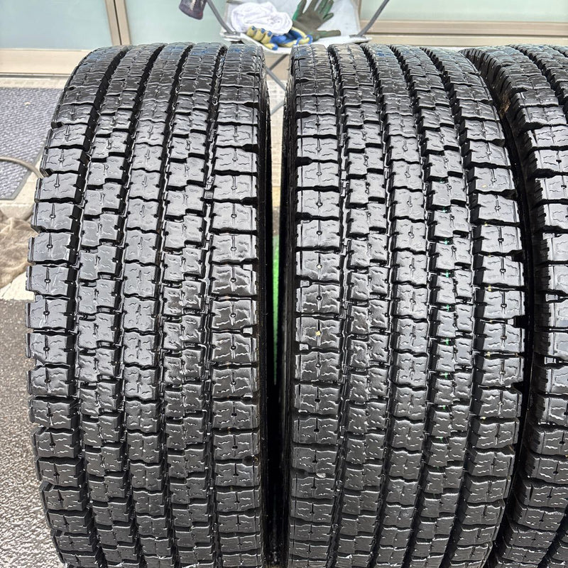 245/70R17.5. TOYO. M929. 激安美品　8本セット：85000円