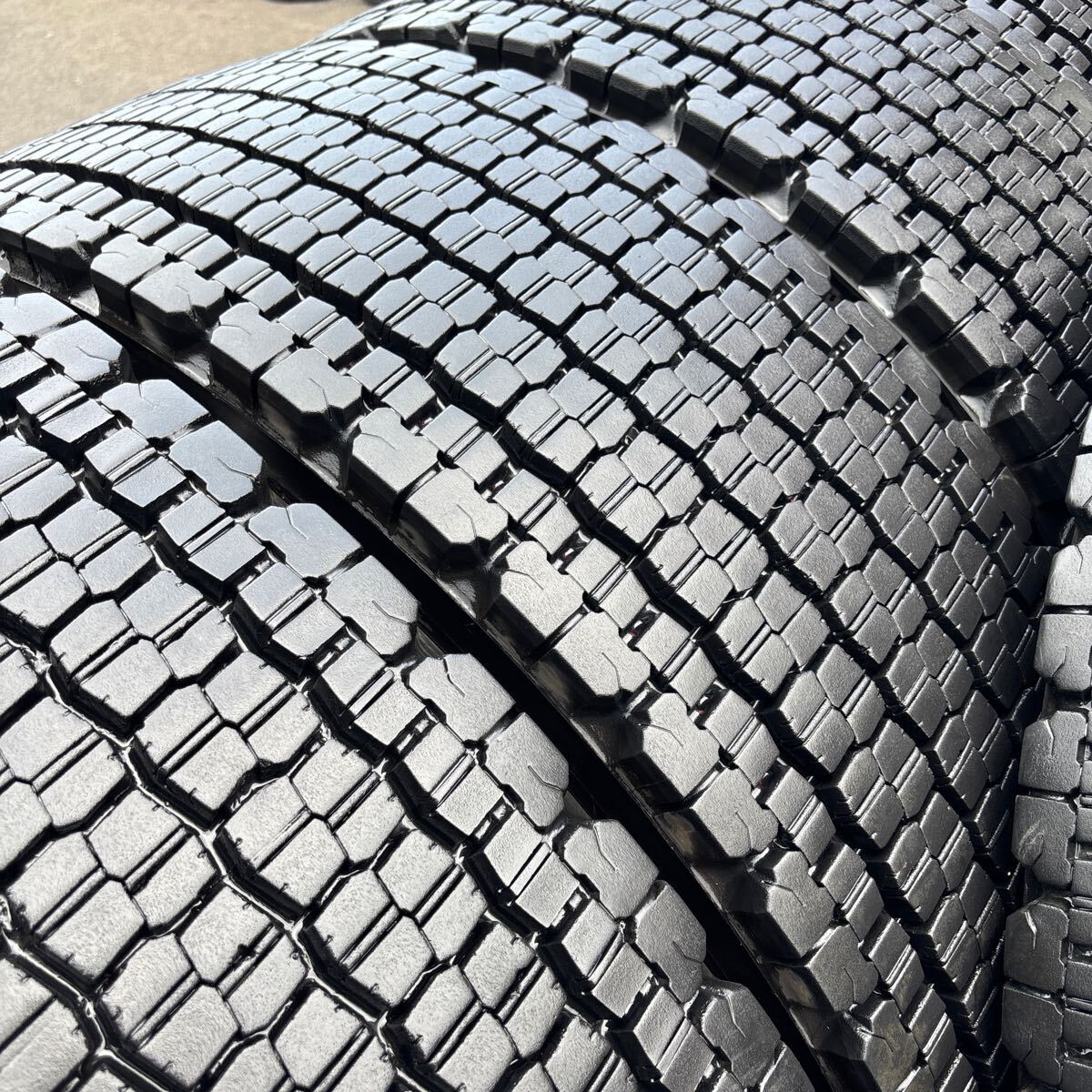 295/80R22.5 BRIDGESTONE W905 スタッドレスタイヤ 6本:118000円 | 桜