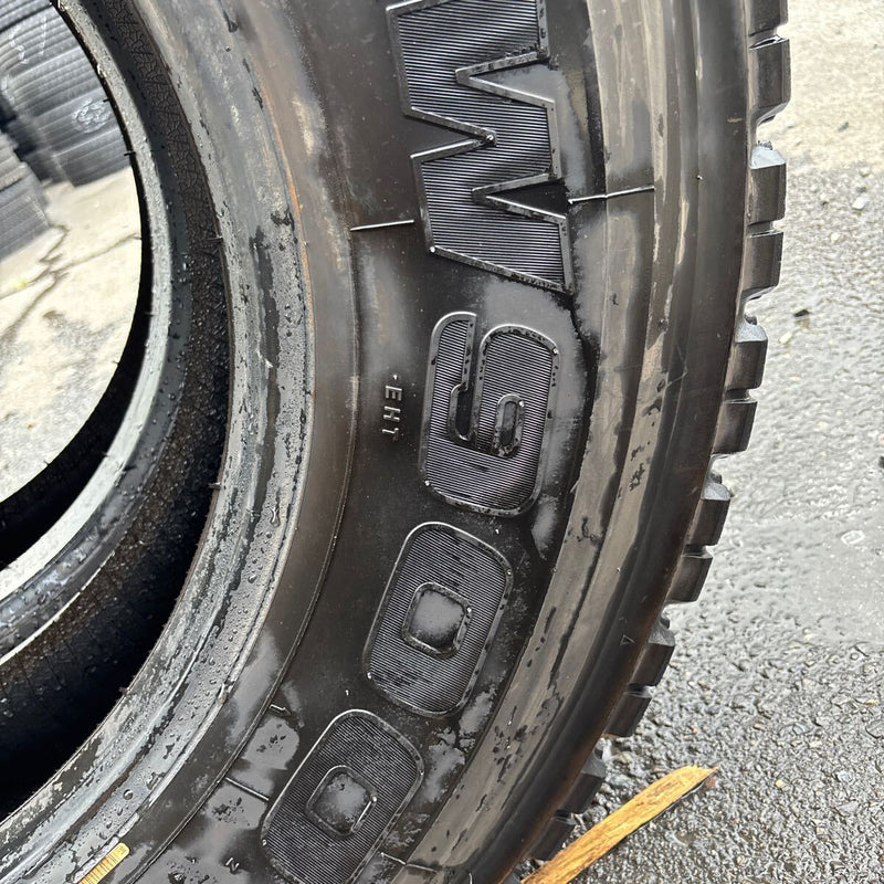 11R22.5 ブリヂストン W900 地山 スタッドレスタイヤ 2本:25500円