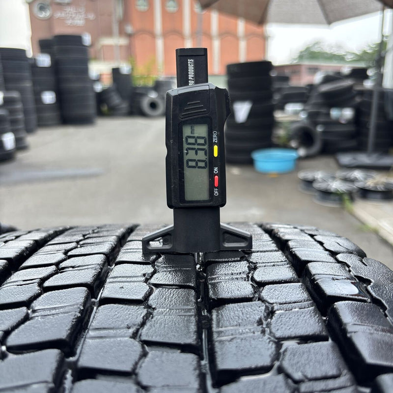 11R22.5 BRIDGESTONE W900 スタッドレスタイヤ 2本セット:24000円