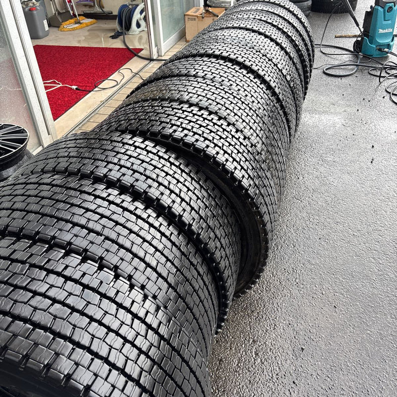 245/70R19.5 DUNLOP SP001 地山スタッドレスタイヤ 12本セット:156000円