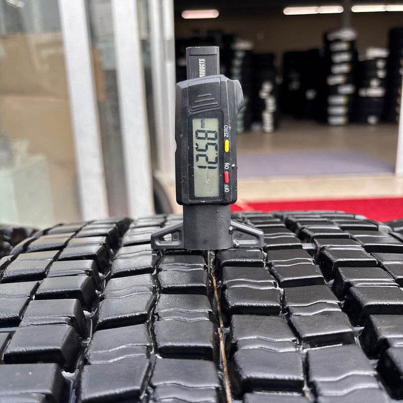 245/70R19.5 DUNLOP SP001 地山スタッドレスタイヤ 12本セット:156000円