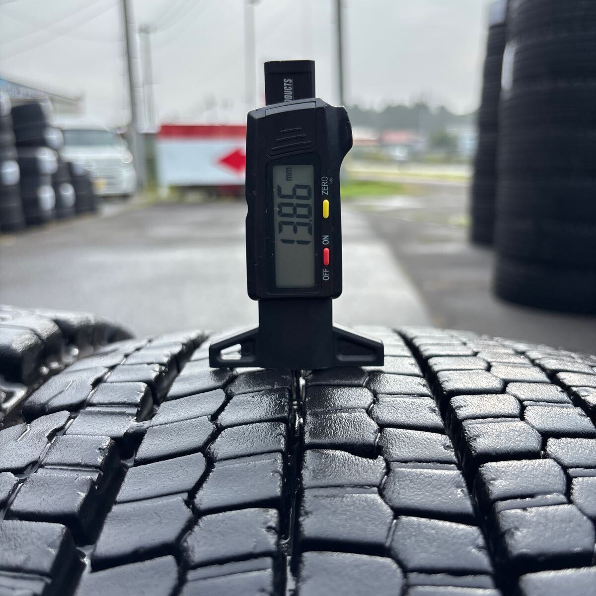 245/70R19.5 ブリヂストン W900 深溝 冬タイヤ 4本:52000円 | 桜国際