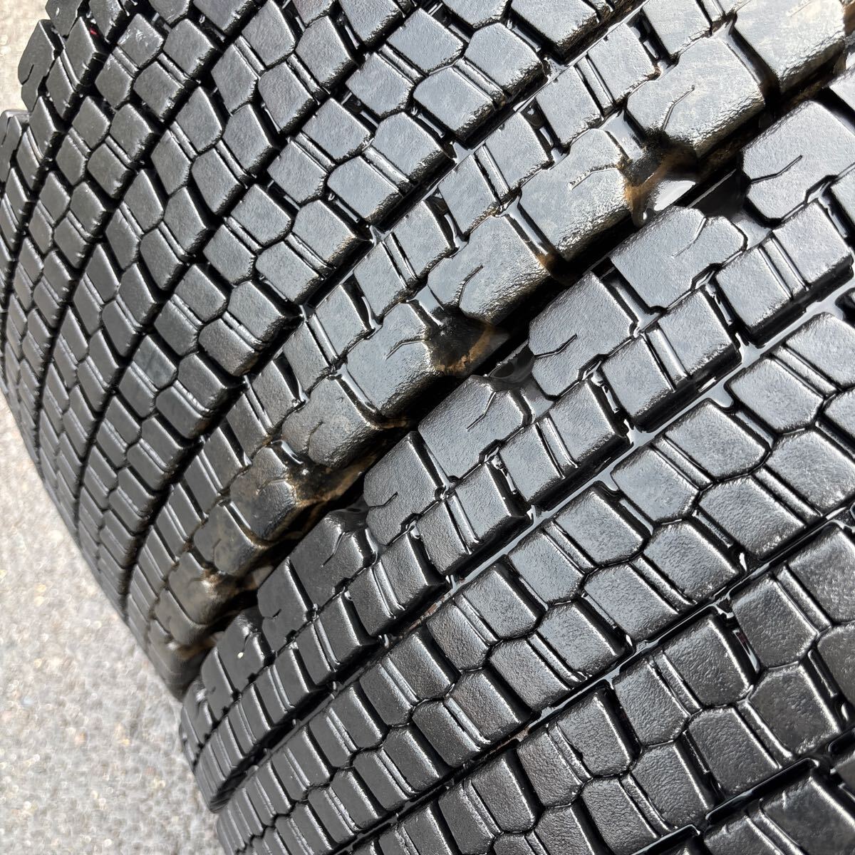 245/70R19.5 ブリヂストン W900 深溝 冬タイヤ 4本:52000円 | 桜国際