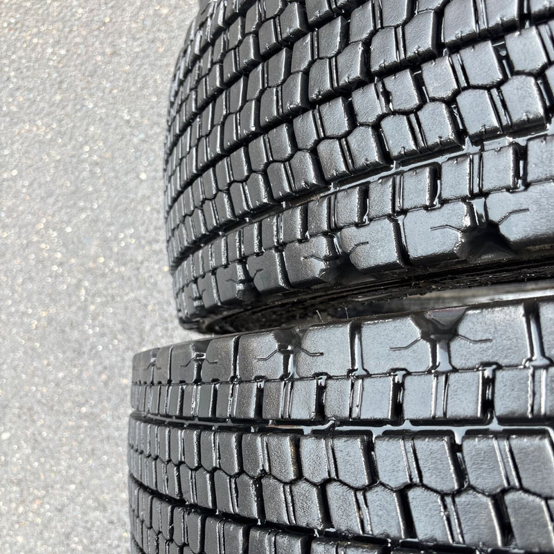 245/70R19.5 ブリヂストン W900 深溝 冬タイヤ 4本:52000円