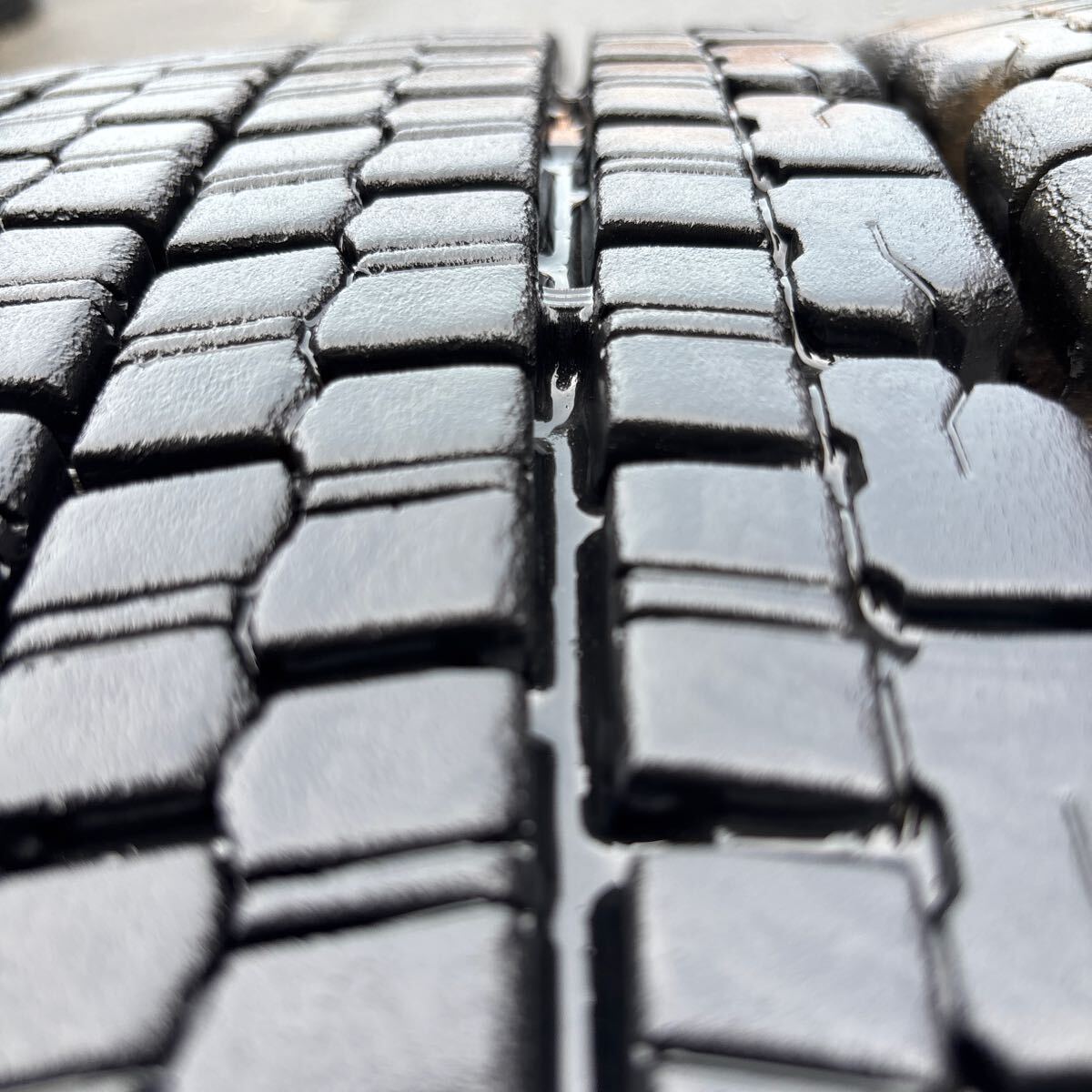 245/70R19.5 ブリヂストン W900 深溝 冬タイヤ 4本:52000円 | 桜国際