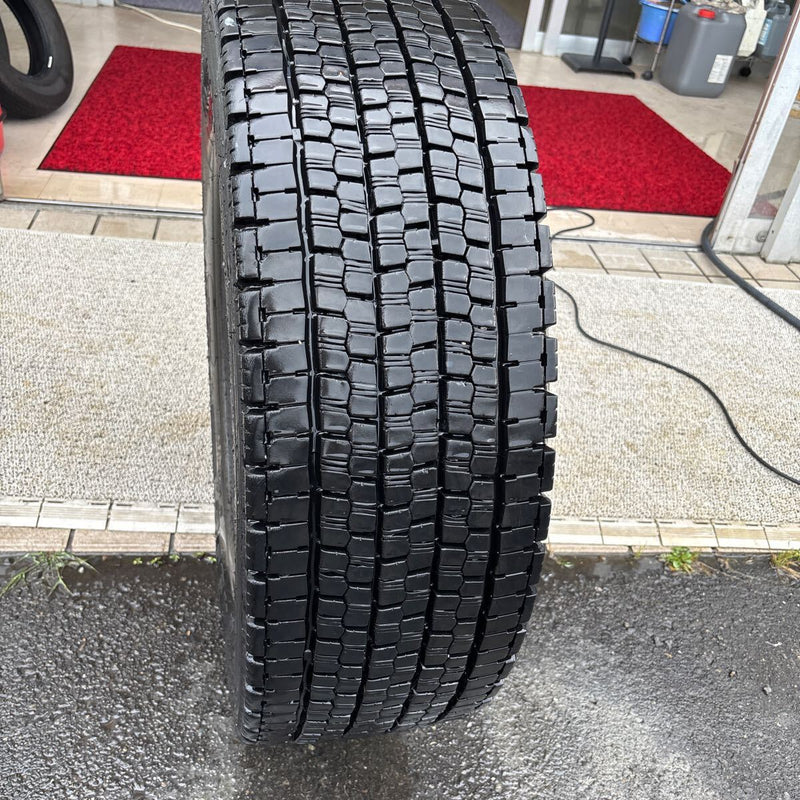 245/70R19.5 ブリヂストン W999 冬タイヤ 1本:13000円