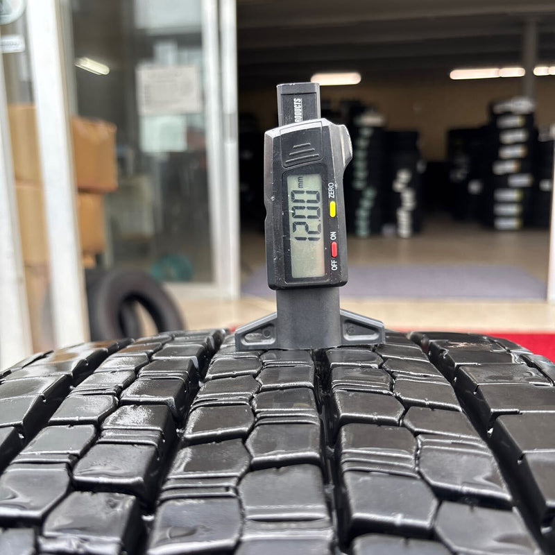 245/70R19.5 ブリヂストン W999 冬タイヤ 1本:13000円