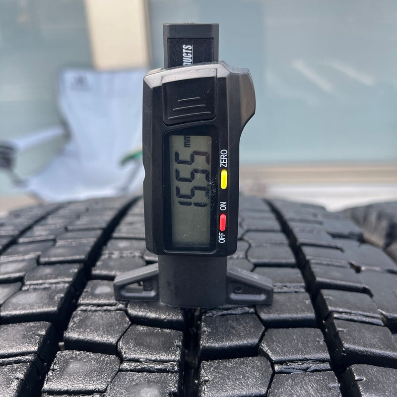 11R22.5 再生中古スタッドレス W900 激安美品　 2本セット:29,000円
