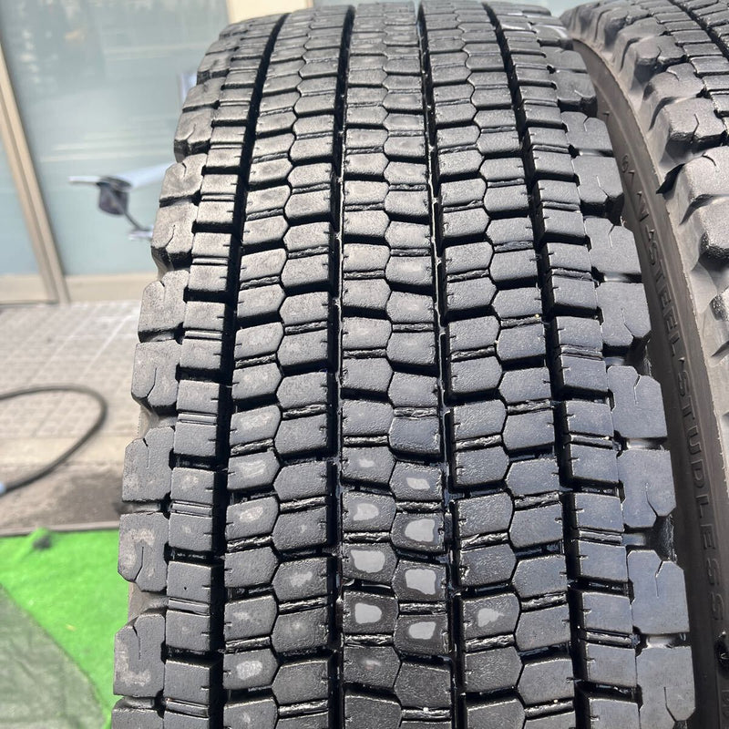 11R22.5 再生中古スタッドレス W900 激安美品　 2本セット:29,000円