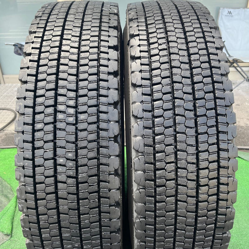 11R22.5 再生中古スタッドレス W900 激安美品　 2本セット:29,000円