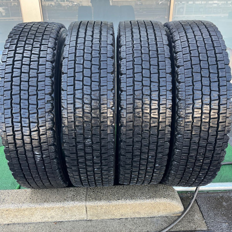 11R22.5 再生中古スタッドレス　SP081　激安美品　　4本セット：52,000円