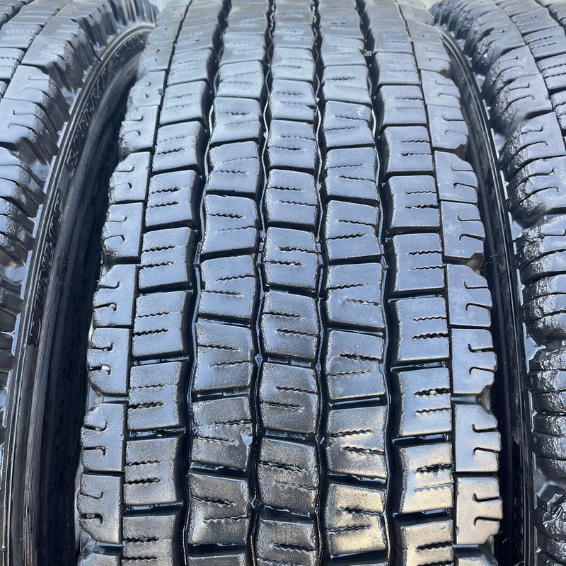 11R22.5 再生中古スタッドレス　SP081　激安美品　　4本セット：52,000円