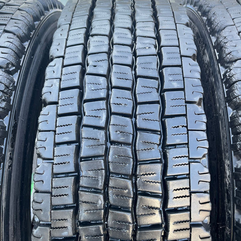 11R22.5 再生中古スタッドレス　SP081　激安美品　　4本セット：52,000円