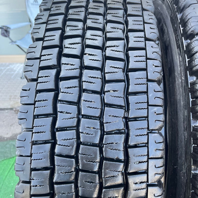 11R22.5 再生中古スタッドレス　SP081　激安美品　　4本セット：52,000円