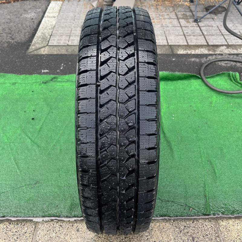 205/70R16 BRIDGESTONE W979 イボ付　未使用品　スタッドレス　1本:11000円