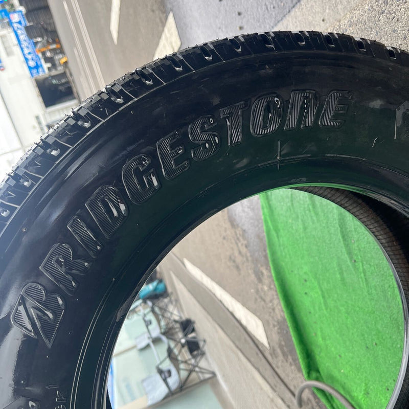 205/70R16 BRIDGESTONE W979 イボ付　未使用品　スタッドレス　1本:11000円