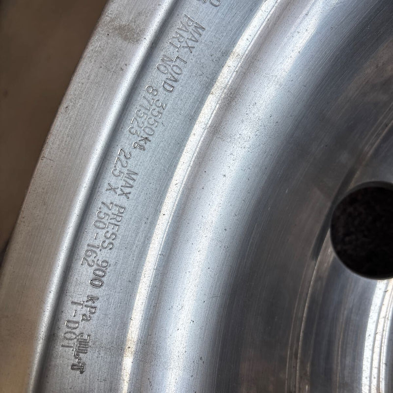 アルコア　アルミホイール　22.5×7.50 . 10穴 (11R 22.5及び275/80R22.5などに使用) 2本セット：35000円