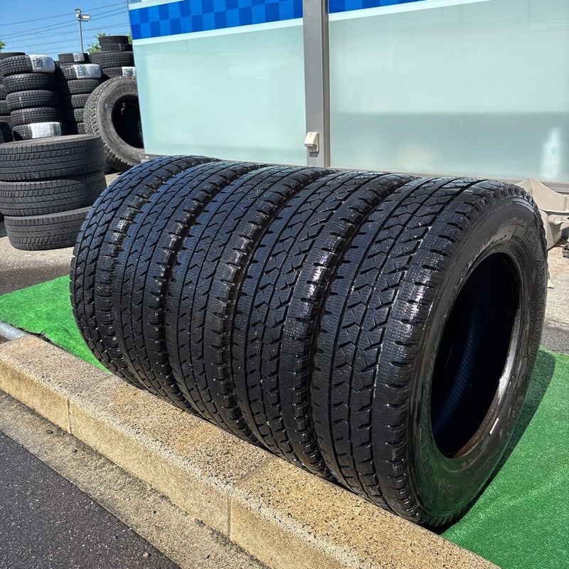 205/65R16 BRIDGESTONE. W979. 2022年製　4本＋1本セット：24000円