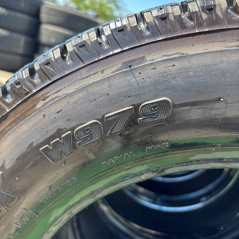 205/65R16 BRIDGESTONE. W979. 2022年製　4本＋1本セット：24000円