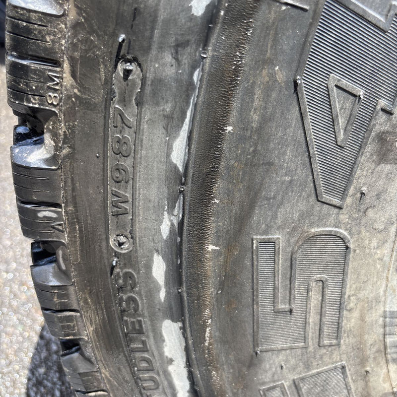 11R22.5 BRIDGESTONE W987 再生スタッドレスタイヤ 8本:113000円
