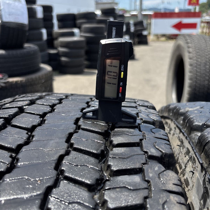 11R22.5 BRIDGESTONE W987 再生スタッドレスタイヤ 8本:113000円