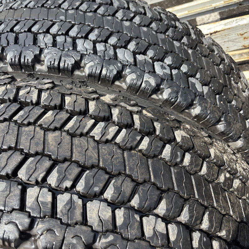 11R22.5 BRIDGESTONE W987 再生スタッドレスタイヤ 8本:113000円