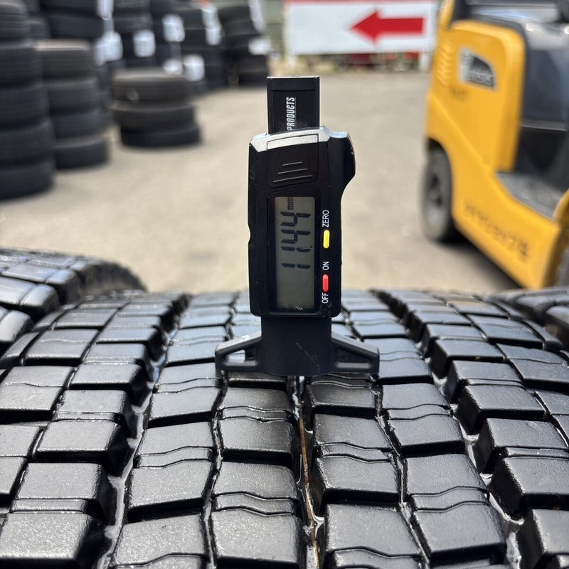 245/70R19.5 DUNLOP SP001 深溝 スタッドレスタイヤ 8本セット:105000円