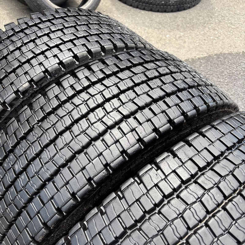 245/70R19.5 DUNLOP SP001 深溝 スタッドレスタイヤ 8本セット:105000円