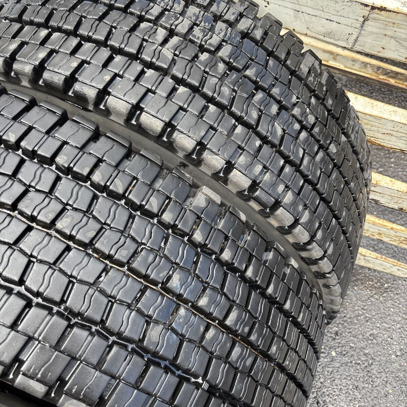245/70R19.5 DUNLOP SP001 深溝 スタッドレスタイヤ 8本セット:105000円