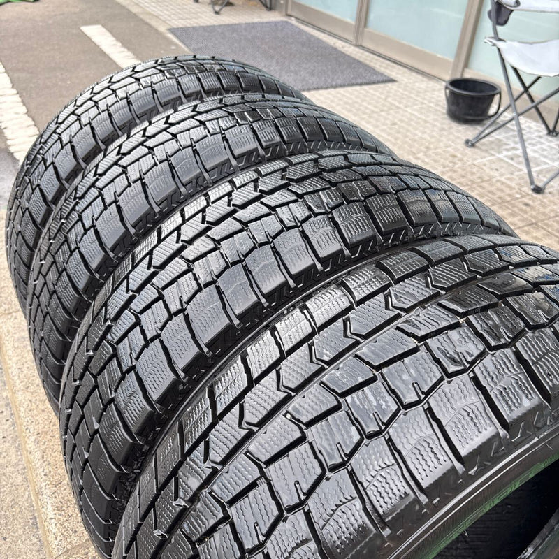 215/65R16 DUNLOP WM02 中古スタッドレス　4本セット:26000円