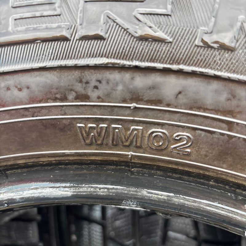 215/65R16 DUNLOP WM02 中古スタッドレス　4本セット:26000円