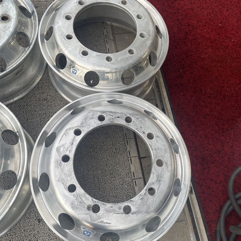 アルコア　アルミホイール　22.5×8.25 . 10穴 (295/80R22.5及び11R22.5などに使用) 激安美品　　4本セット：71800円