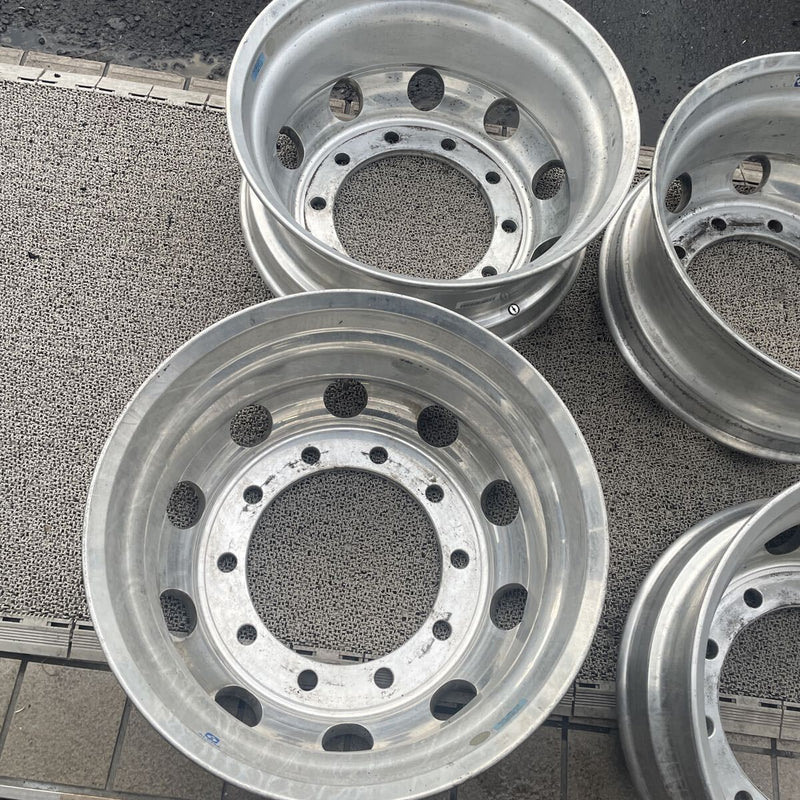 アルコア　アルミホイール　22.5×8.25 . 10穴 (295/80R22.5及び11R22.5などに使用) 激安美品　　4本セット：71800円