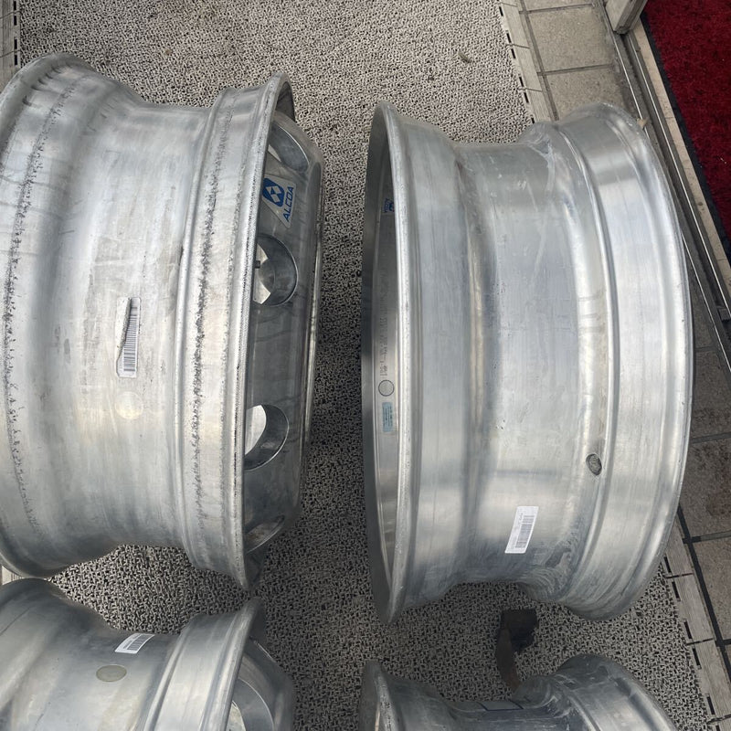 アルコア　アルミホイール　22.5×8.25 . 10穴 (295/80R22.5及び11R22.5などに使用) 激安美品　　4本セット：71800円