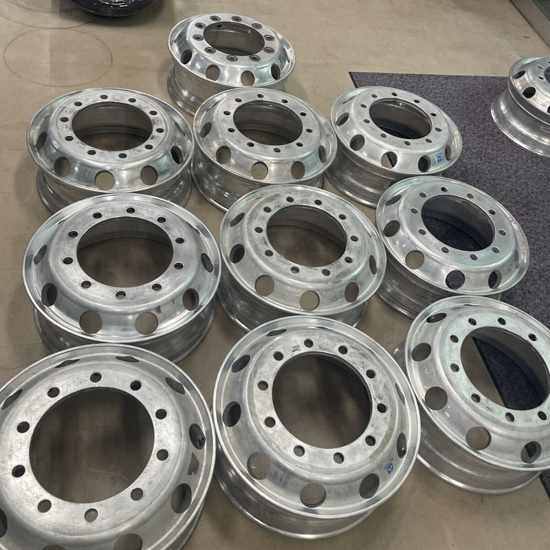 アルコア　アルミホイール　22.5×7.50 . 10穴 (11R 22.5及び275/80R22.5などに使用) 激安美品　　10本セット：179000円