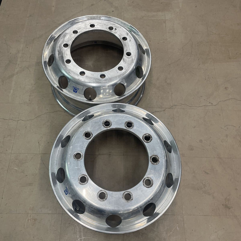 アルコア　アルミホイール　22.5×8.25 . 10穴 (295/80R 22.5及び275/80R22.5などに使用) 激安美品　2本セット：35000円