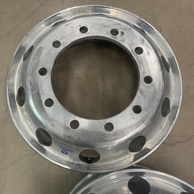 アルコア　アルミホイール　22.5×8.25 . 10穴 (295/80R 22.5及び275/80R22.5などに使用) 激安美品　2本セット：35000円